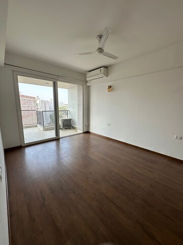 Room in 4 BHK Builder Floor at DLF Garden City Independent Floors, Sector 92 – for Rent