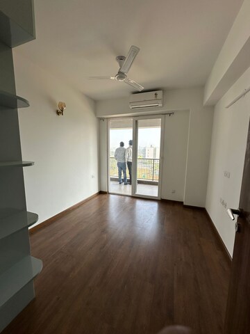 Room in 4 BHK Builder Floor at DLF Garden City Independent Floors, Sector 92 – for Rent