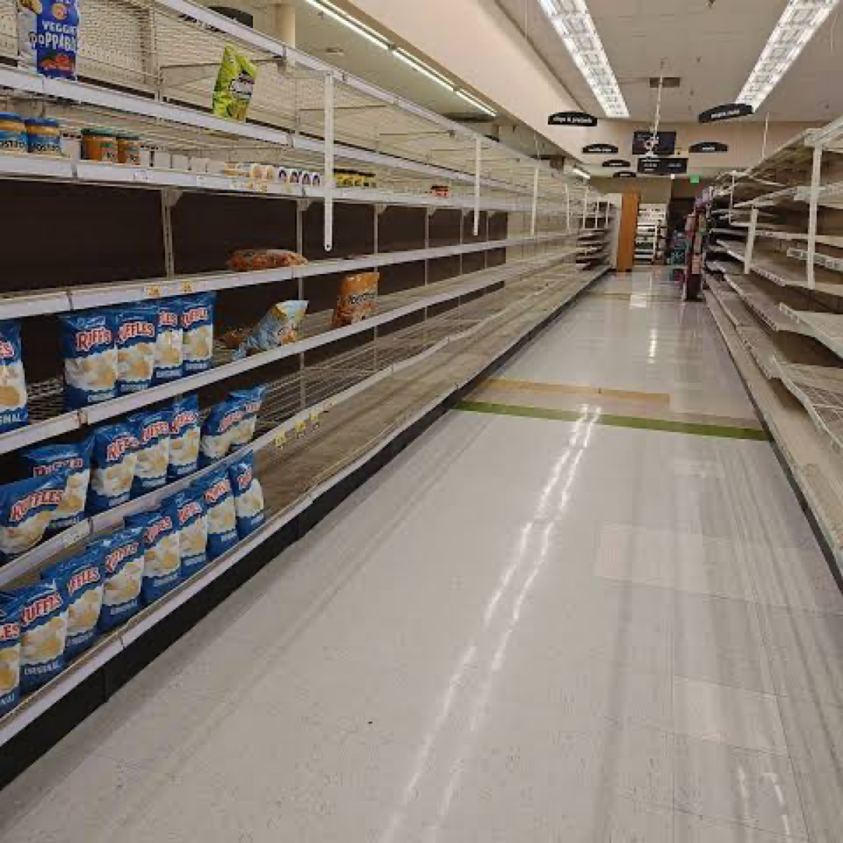 Retail Shop For Rent in Sarita Apartment Bandra West