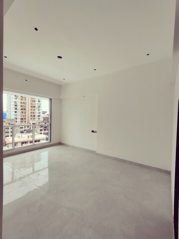 Room in 2.5 BHK Apartment at Shreepati Coronet, Mazgaon – for Rent