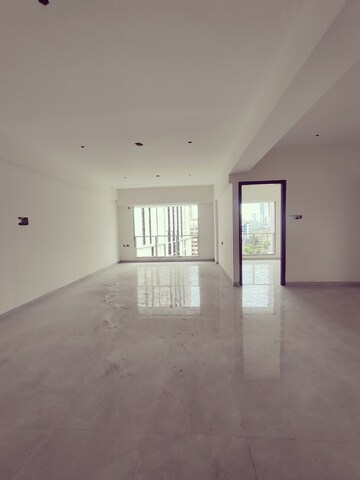 Room in 2.5 BHK Apartment at Shreepati Coronet, Mazgaon – for Rent