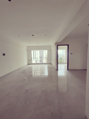 Room in 2.5 BHK Apartment at Shreepati Coronet, Mazgaon – for Rent