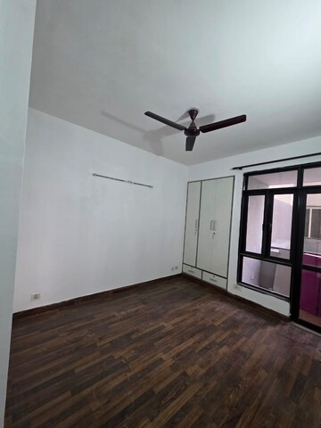 Room in 3 BHK Apartment at Amrapali Crystal Homes, Sector 76 – for Sale