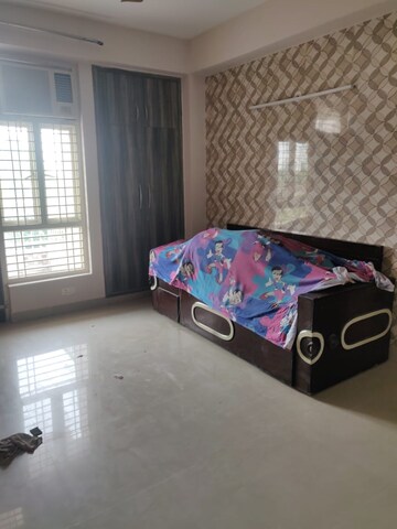 Bedroom in 3 BHK Apartment at Supertech Cape Town, Sector 74 – for Rent