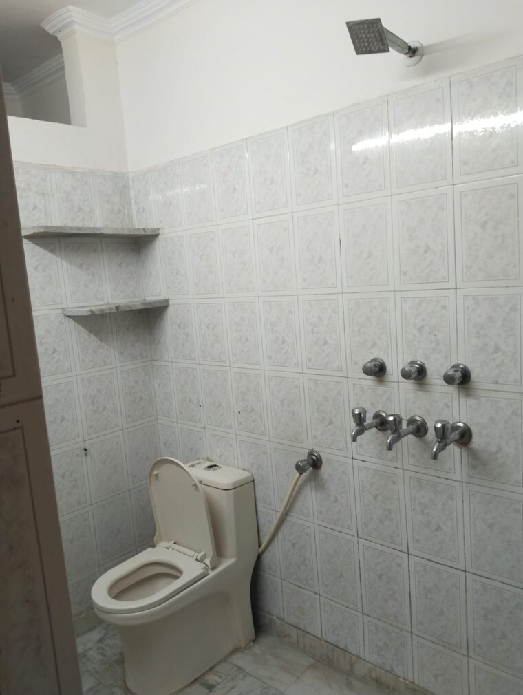 Bathroom, janakpuri 2 Bedroom 900 Sq.Ft. Builder Floor In Janakpuri Delhi 9632930