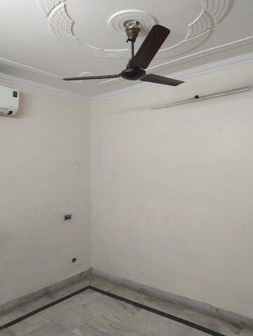 Room in 2 BHK Builder Floor at Janakpuri – for Rent