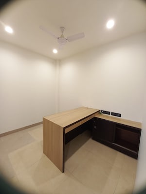 Room in  Office Space at Churchgate – for Rent