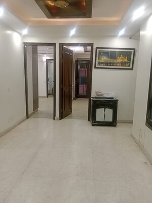 Room in 3 BHK Builder Floor at Janakpuri – for Rent