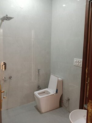 Bathroom in 3 BHK Builder Floor at Janakpuri – for Rent
