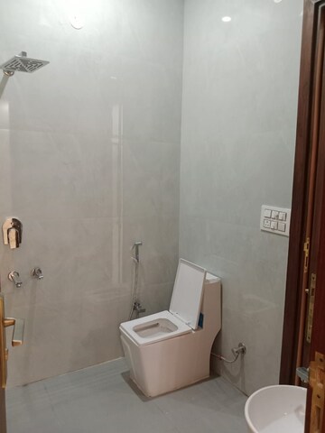Bathroom in 3 BHK Builder Floor at Janakpuri – for Rent