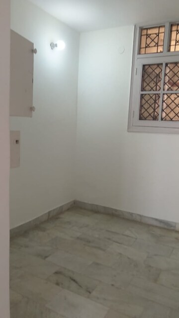 Room in 3 BHK Apartment at Jeevan Tara Apartment, Sector 43 – for Rent