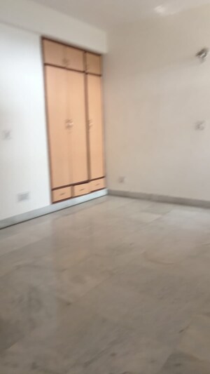 Room in 3 BHK Apartment at Jeevan Tara Apartment, Sector 43 – for Rent