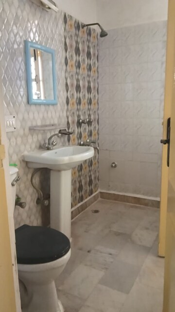 Bathroom in 3 BHK Apartment at Jeevan Tara Apartment, Sector 43 – for Rent