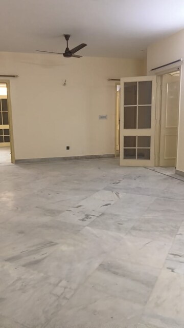 Room in 3 BHK Apartment at Jeevan Tara Apartment, Sector 43 – for Rent