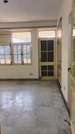 Room in 3 BHK Apartment at Jeevan Tara Apartment, Sector 43 – for Rent