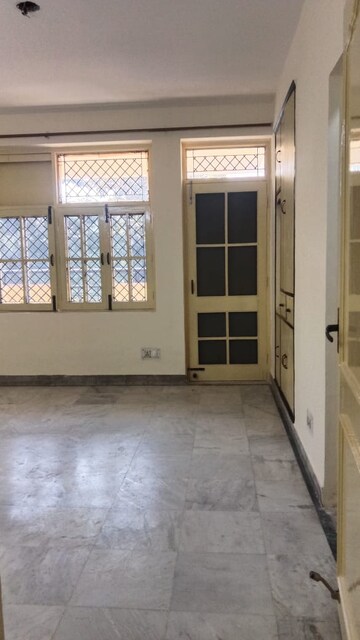 Room in 3 BHK Apartment at Jeevan Tara Apartment, Sector 43 – for Rent