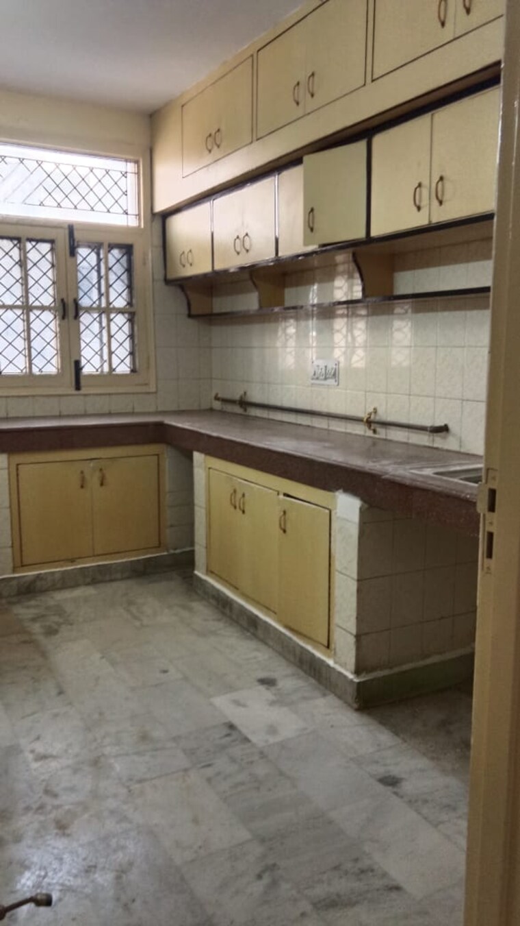 Kitchen, jeevan-tara-apartment 3 Bedroom 1850 Sq.Ft. Apartment In Sector 43 Gurgaon 9633063