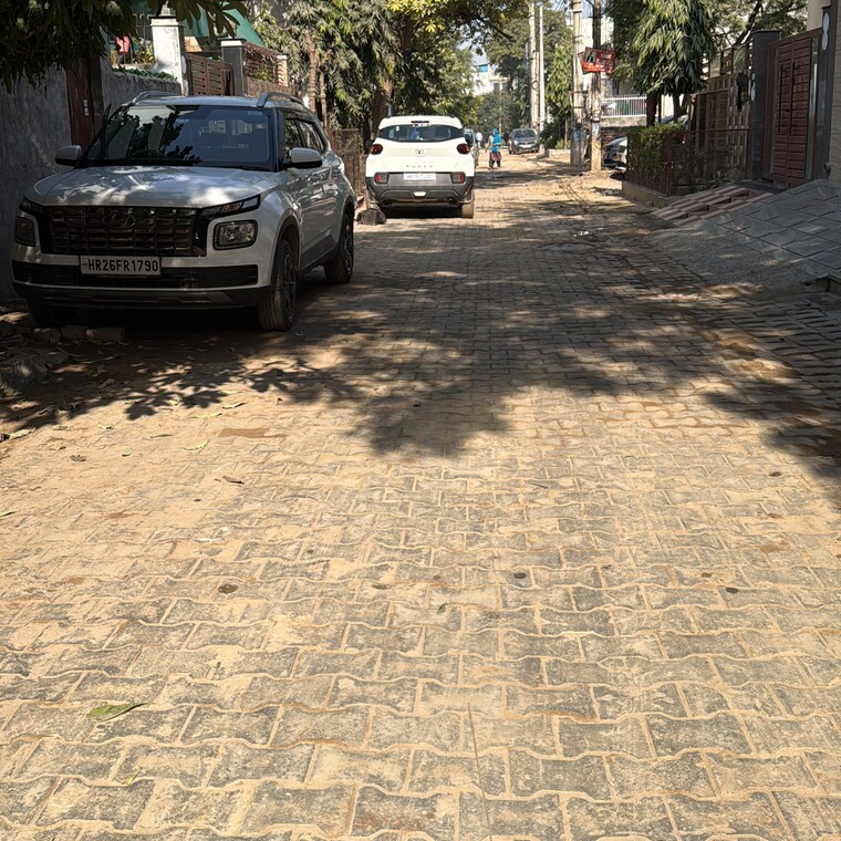  Parking, new palam vihar phase 2  200 Sq.Yd. Plot In New Palam Vihar Phase 2 Gurgaon 9633064