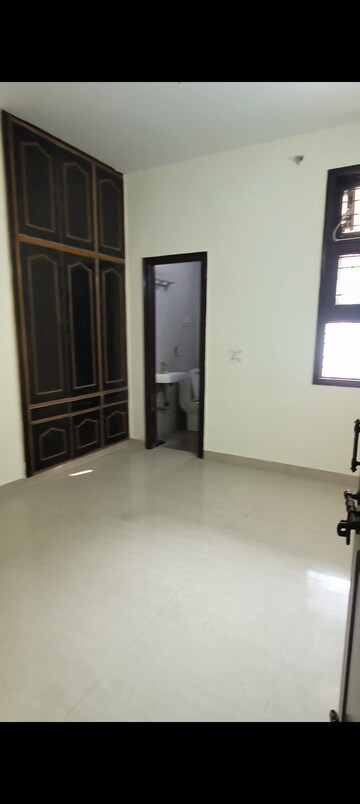 3 BHK Apartment For Rent in Vikas Puri