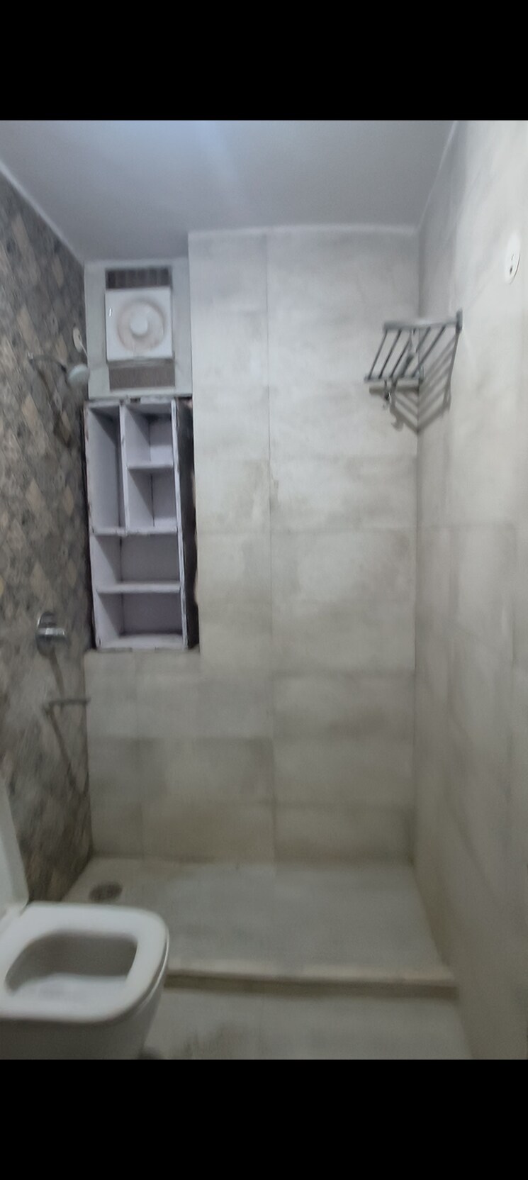 Bathroom, vikas puri 3 Bedroom 1200 Sq.Ft. Apartment In Vikas Puri Delhi 9633053