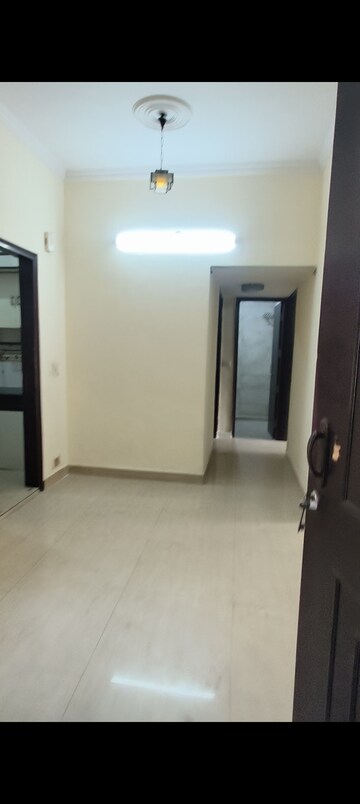 Room in 3 BHK Apartment at Vikas Puri – for Rent