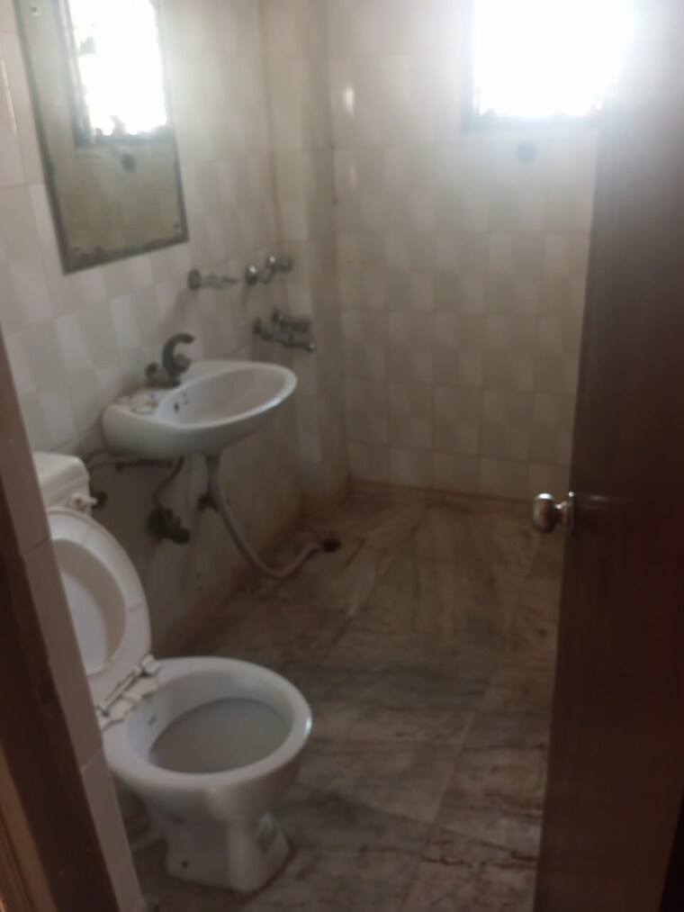 Bathroom, dwarka 3 Bedroom 1300 Sq.Ft. Apartment In Dwarka Delhi 9633140
