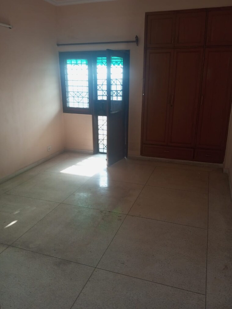 Room, dwarka 3 Bedroom 1300 Sq.Ft. Apartment In Dwarka Delhi 9633140