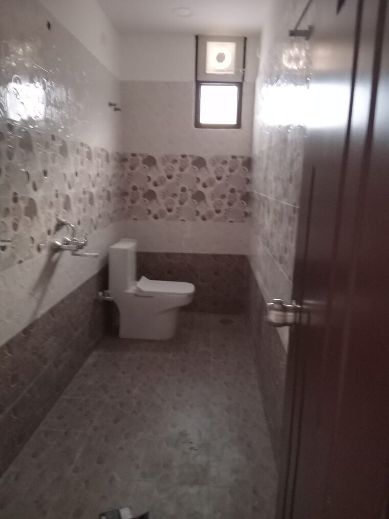 Bathroom, lb nagar 3 Bedroom 1600 Sq.Ft. Builder Floor In Lb Nagar Hyderabad 9633089