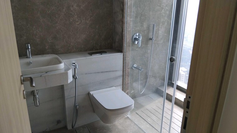 Bathroom, rustomjee-crown 5 Bedroom 3470 Sq.Ft. Apartment In Prabhadevi Mumbai 9633247