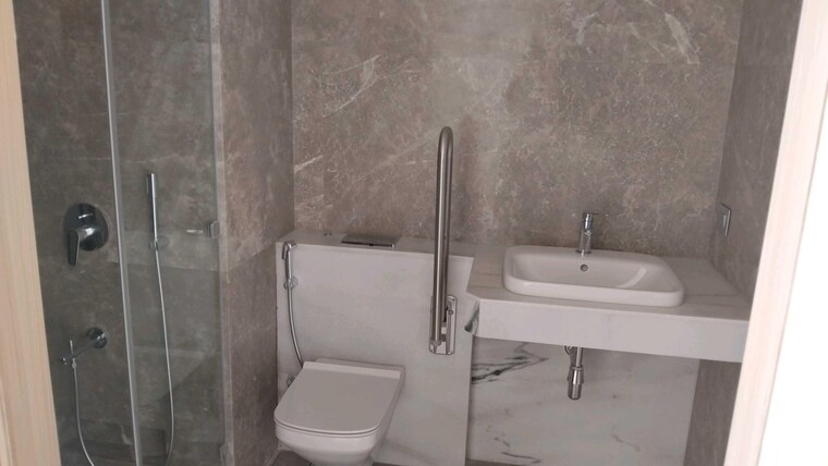 Bathroom, rustomjee-crown 5 Bedroom 3470 Sq.Ft. Apartment In Prabhadevi Mumbai 9633247