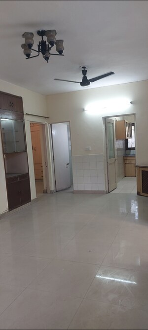 Room in 2 BHK Apartment at Sarita Vihar Pocket-G RWA, Sarita Vihar – for Rent