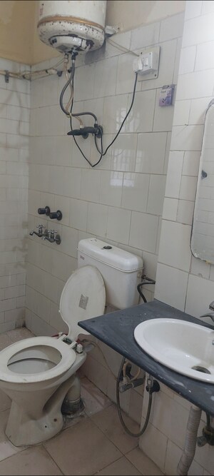 Bathroom in 2 BHK Apartment at Sarita Vihar Pocket-G RWA, Sarita Vihar – for Rent