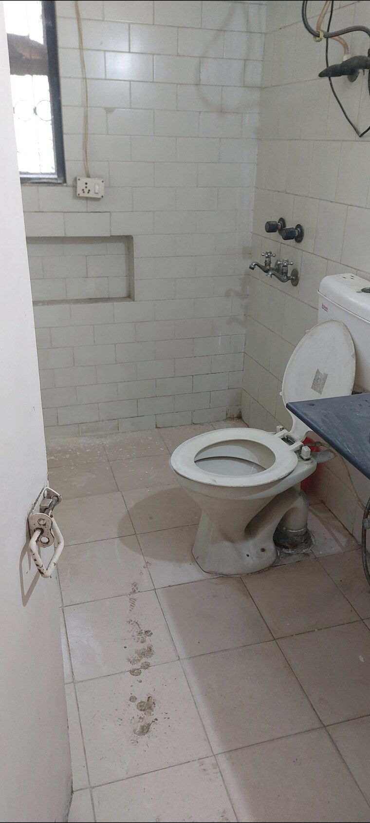 Bathroom, sarita-vihar-pocket-g-rwa 2 Bedroom 1000 Sq.Ft. Apartment In Sarita Vihar Delhi 9633409