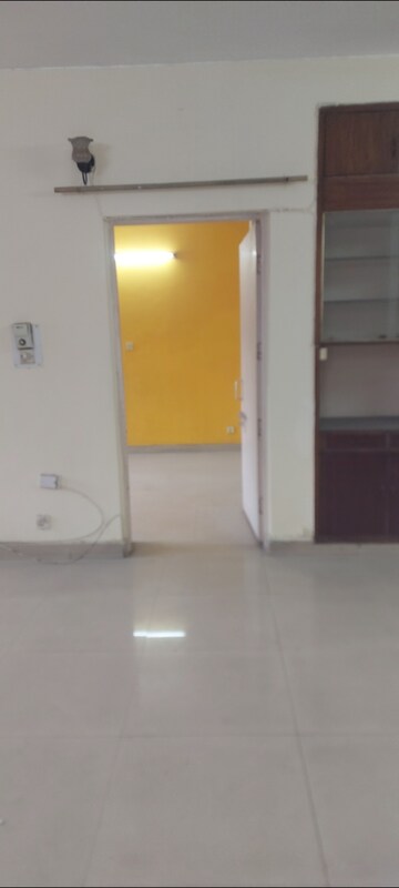 Bathroom in 2 BHK Apartment at Sarita Vihar Pocket-G RWA, Sarita Vihar – for Rent