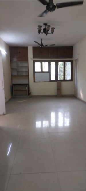 Room in 2 BHK Apartment at Sarita Vihar Pocket-G RWA, Sarita Vihar – for Rent