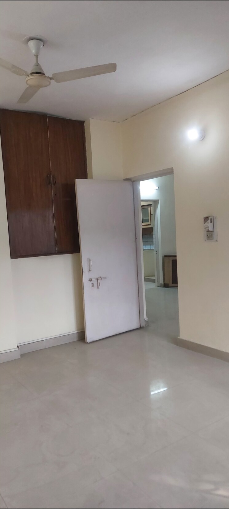Room, sarita-vihar-pocket-g-rwa 2 Bedroom 1000 Sq.Ft. Apartment In Sarita Vihar Delhi 9633409