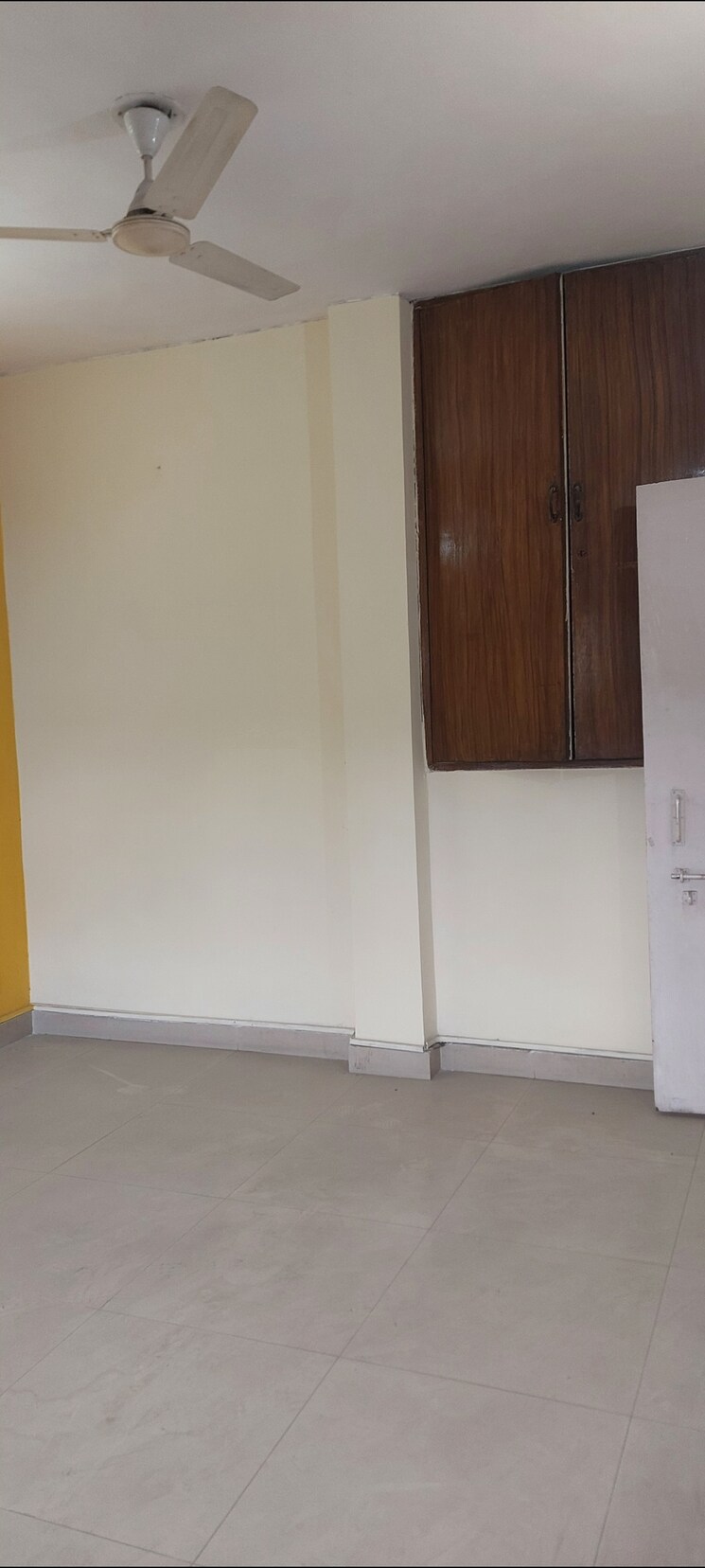 Room, sarita-vihar-pocket-g-rwa 2 Bedroom 1000 Sq.Ft. Apartment In Sarita Vihar Delhi 9633409