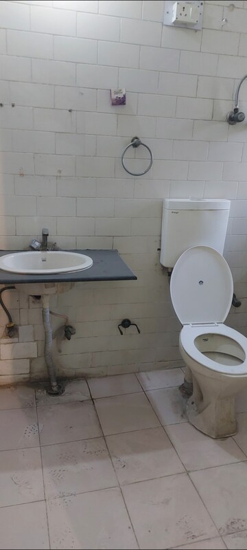 Bathroom in 2 BHK Apartment at Sarita Vihar Pocket-G RWA, Sarita Vihar – for Rent