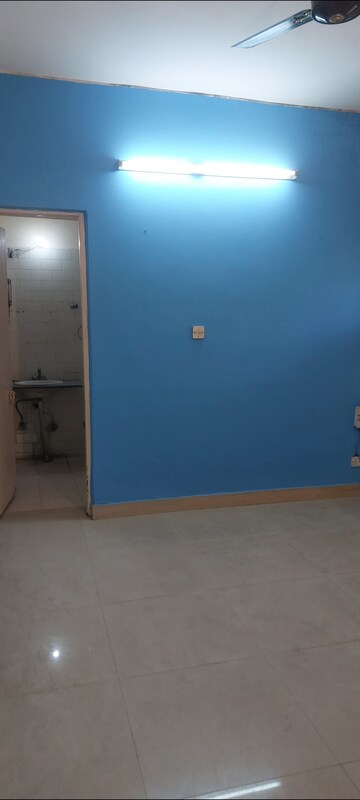 Room in 2 BHK Apartment at Sarita Vihar Pocket-G RWA, Sarita Vihar – for Rent