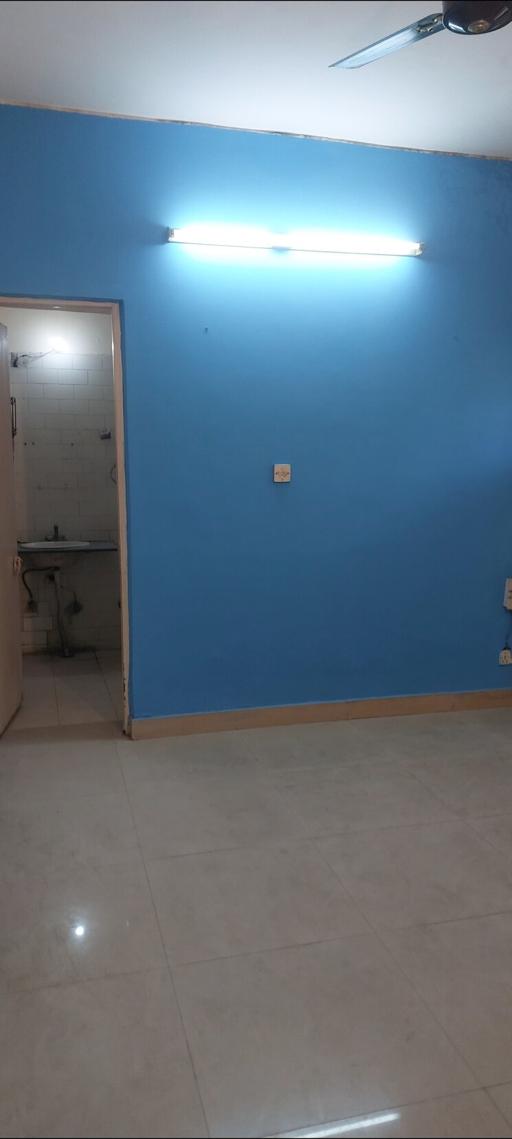 Room, sarita-vihar-pocket-g-rwa 2 Bedroom 1000 Sq.Ft. Apartment In Sarita Vihar Delhi 9633409