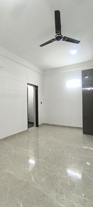 Room in 1 BHK Builder Floor at Huda CGHS, Sector 56 – for Rent