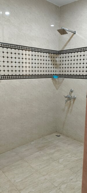 Room in 3 BHK Builder Floor at Ansal Sushant Lok I, Sector 43 – for Rent