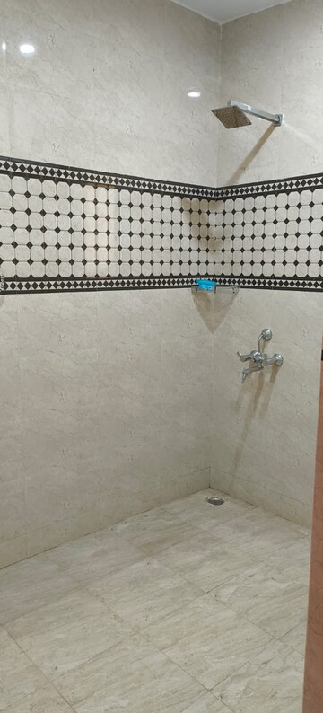 Room in 3 BHK Builder Floor at Ansal Sushant Lok I, Sector 43 – for Rent