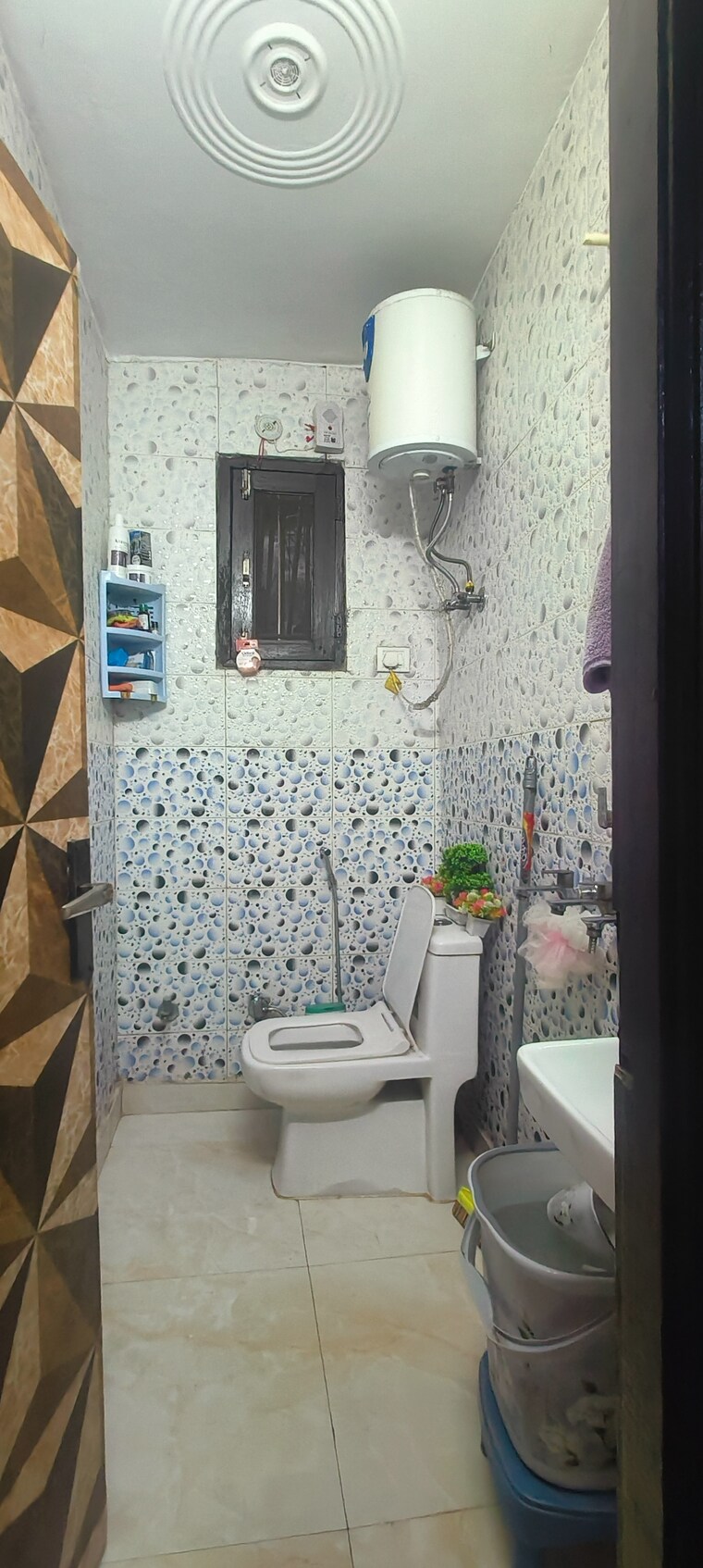 Bathroom, rohini sector 16 2 Bedroom 450 Sq.Ft. Builder Floor In Rohini Sector 16 Delhi 9633612