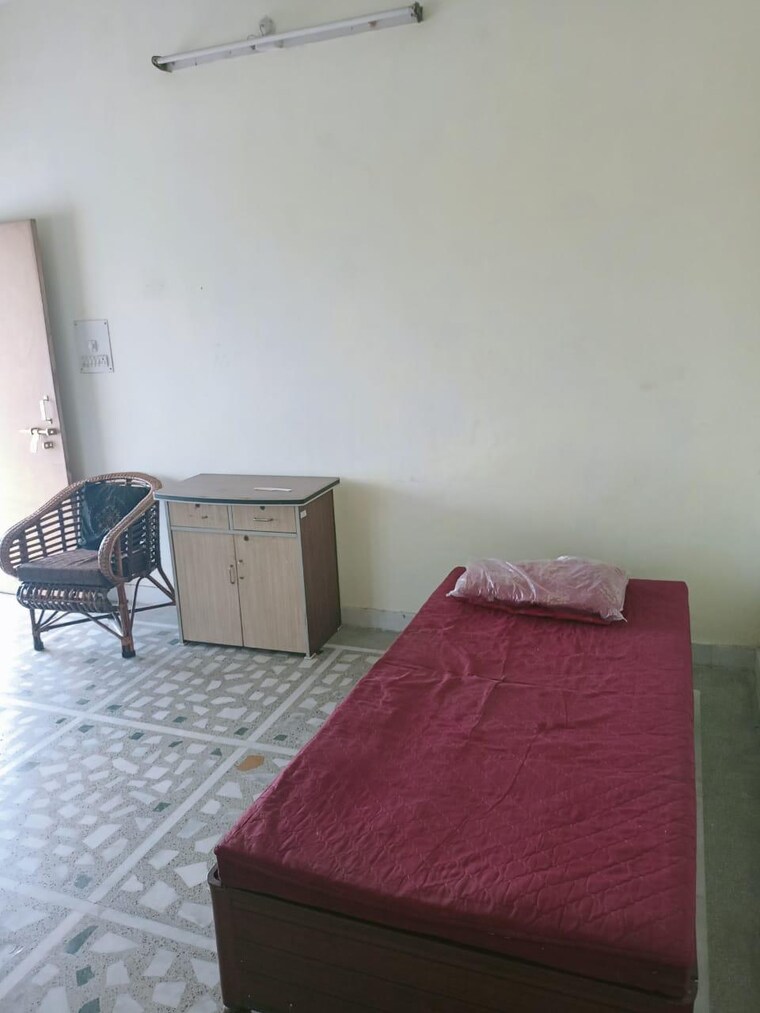 Room, gomti nagar Pg For Boys & Girls In Gomti Nagar 9633629