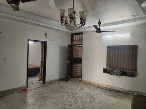 Building Lobby in 3 BHK Builder Floor at Ashoka Enclave 3, Sector 35 – for Rent
