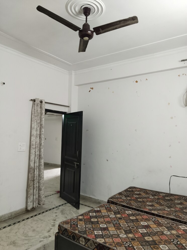 Room, ashoka-enclave-3 3 Bedroom 1800 Sq.Ft. Builder Floor In Sector 35 Faridabad 9633757