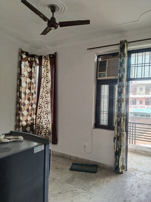 Room in 3 BHK Builder Floor at Ashoka Enclave 3, Sector 35 – for Rent