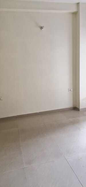 Room in 4 BHK Apartment at Aditya Urban Casa, Sector 78 – for Rent