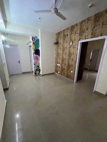 Room in 4 BHK Apartment at Aditya Urban Casa, Sector 78 – for Rent